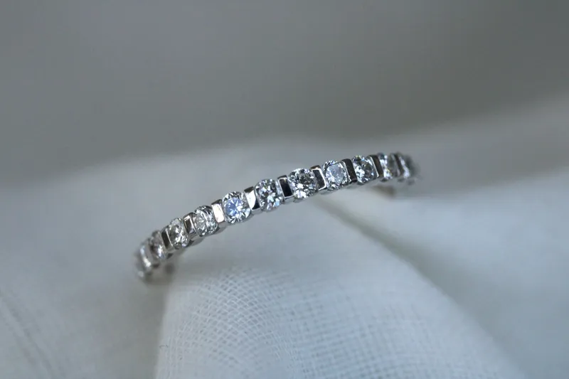 Alliance demi-clos - Or blanc 18K & diamants