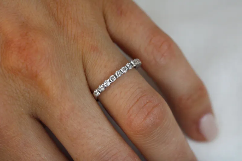 Alliance demi-clos - Or blanc 18K & diamants