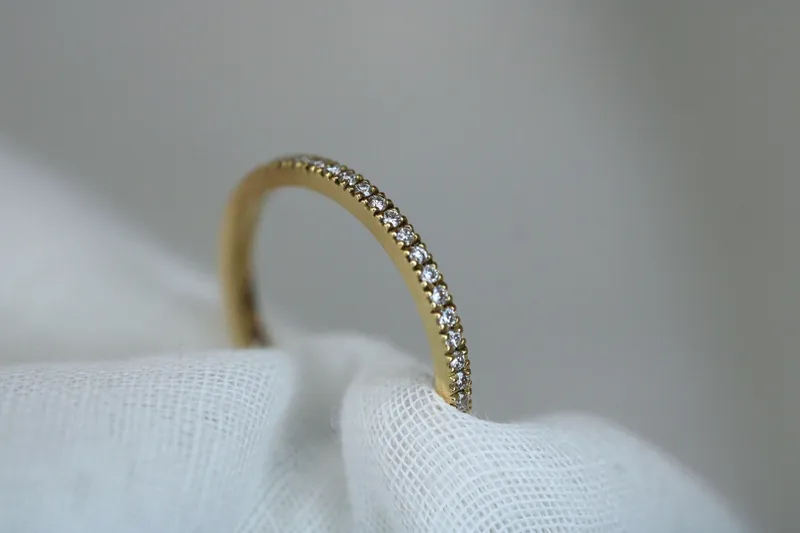 Alliance ligne - Or jaune 18K & diamants