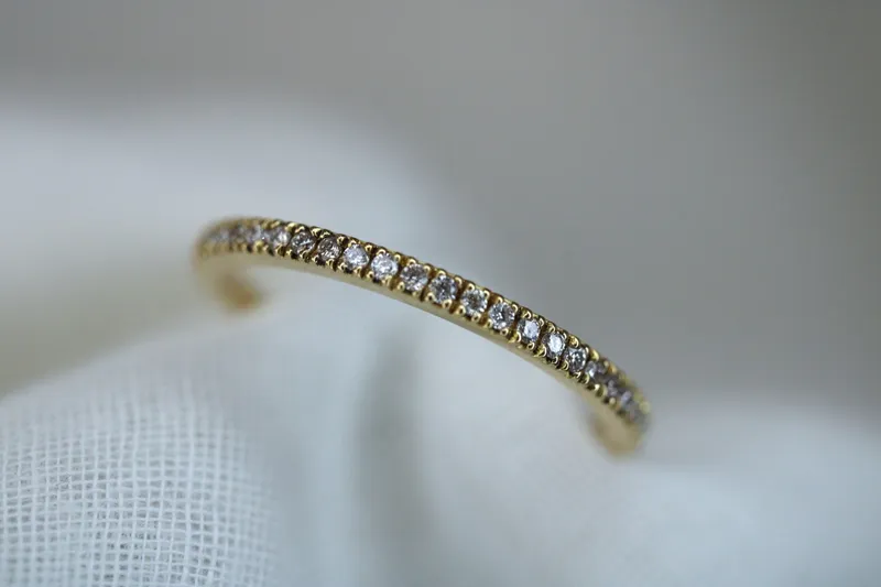 Alliance ligne - Or jaune 18K & diamants