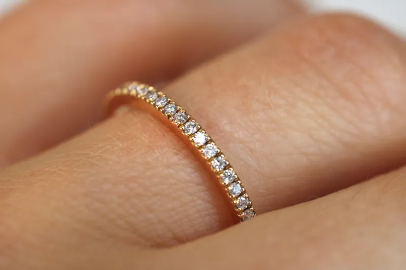 Alliance ligne - Or rose 18K & diamants