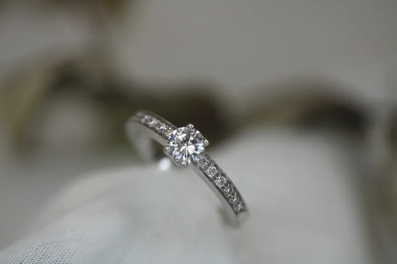 Solitaire en or blanc 18K - Diamants