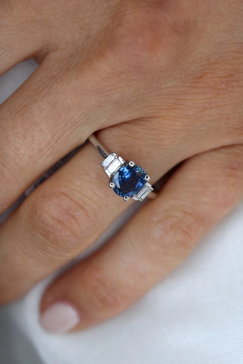 Bague en or blanc 18K - Saphir & diamants