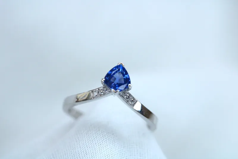 Bague en or blanc 18K - Tanzanite & diamants