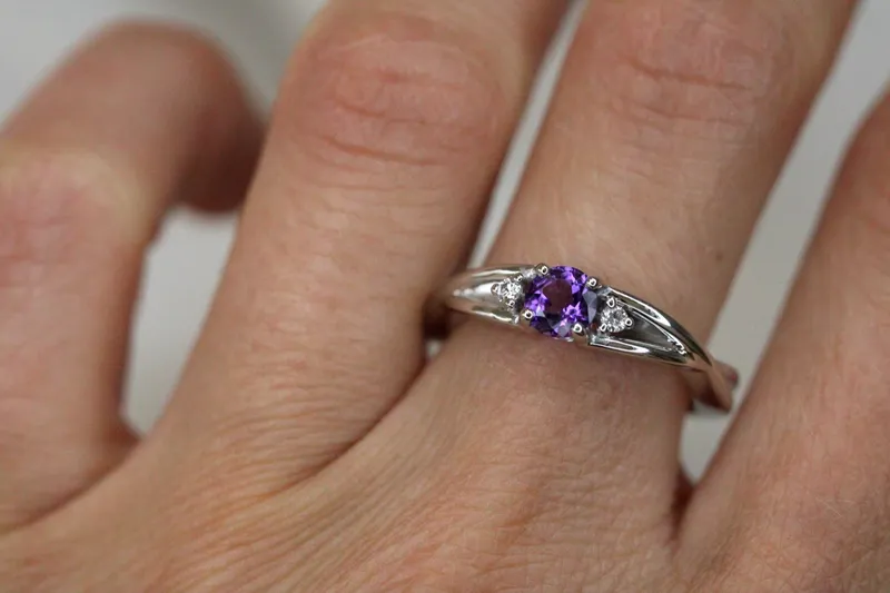 Bague en or blanc 18K - Améthyste & diamants