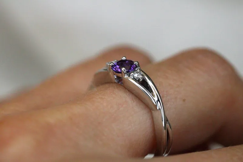 Bague en or blanc 18K - Améthyste & diamants