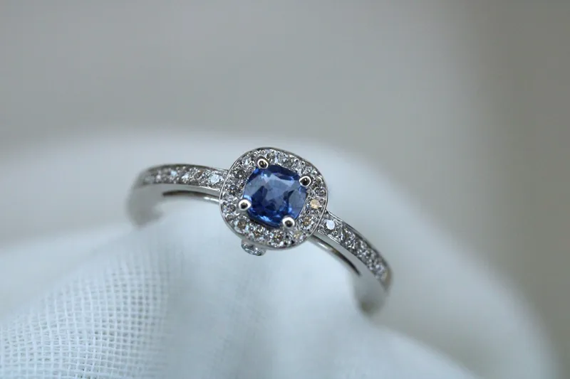 Bague en or blanc 18K - Saphir & diamants