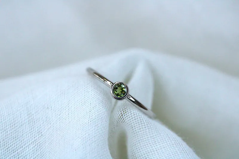 Bague en or blanc 18K & Tourmaline verte