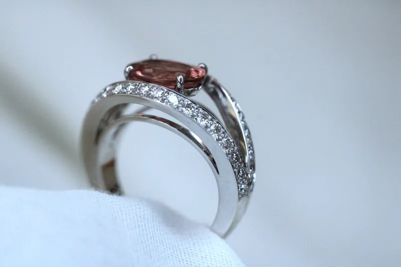 Bague en or blanc 18K - Tourmaline rose & diamants