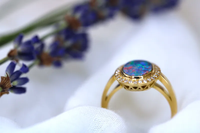 Bague en or jaune 18K - Opale & Diamants