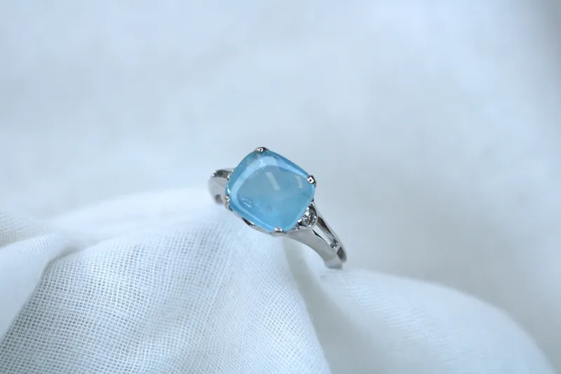 Bague en or blanc 18K - Aigue-marine & diamants