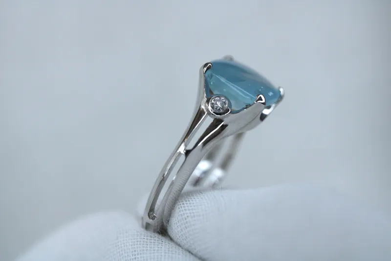 Bague en or blanc 18K - Aigue-marine & diamants