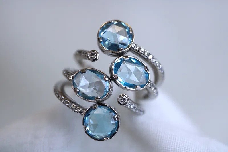 Bague en or blanc 18k - Aigue-marine & diamants
