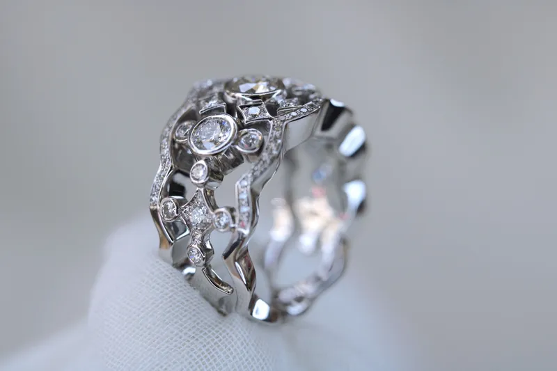 bague or blanc et diamants