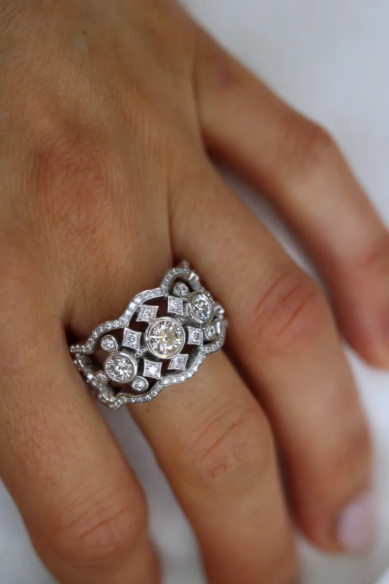 bague or blanc et diamants