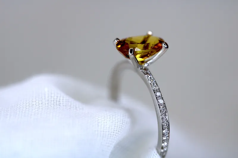 Bague or blanc 18k - Tourmaline jaune & diamants