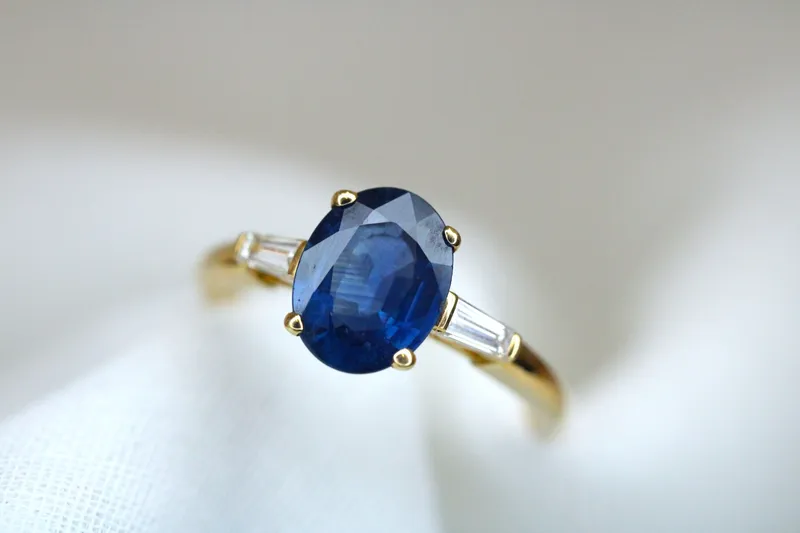 Bague en or jaune 18K - Saphir et diamants
