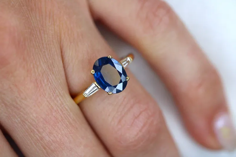 Bague en or jaune 18K - Saphir et diamants