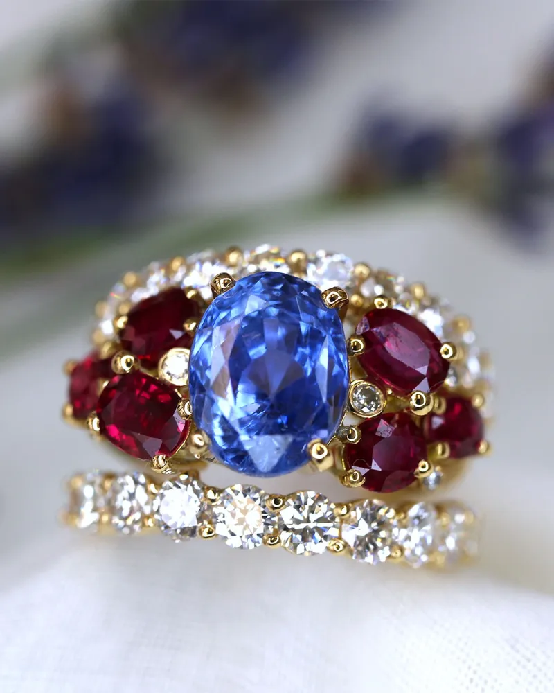 Création sur mesure - Bague en or jaune 18k - Saphir, rubis et diamants