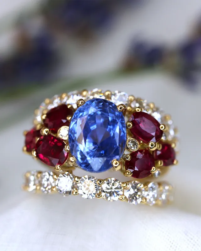 Création sur mesure - Bague en or jaune 18k - Saphir, rubis et diamants