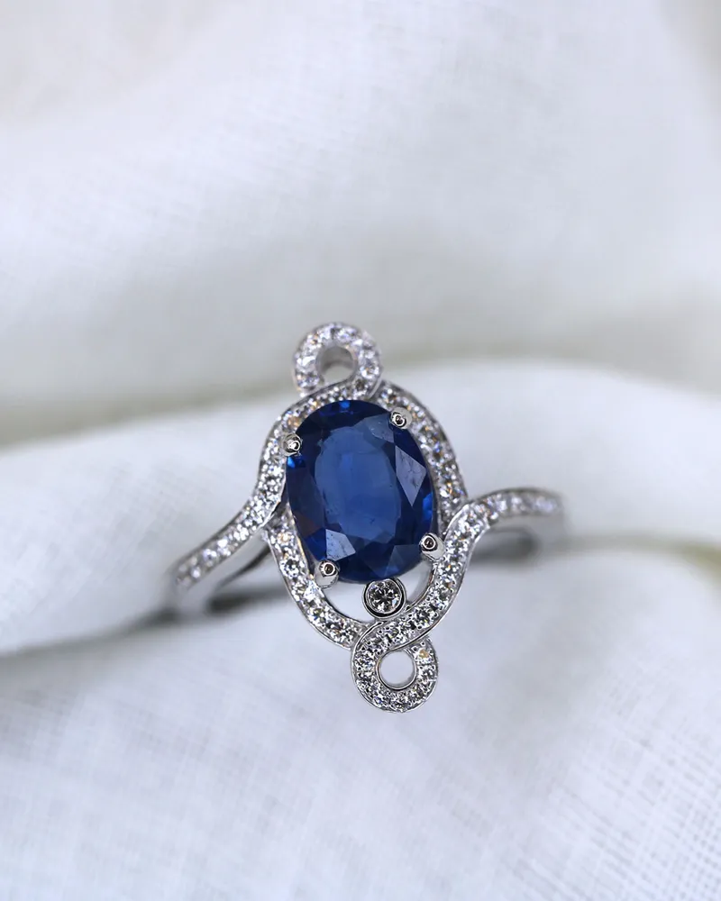 Bague en or blanc 18k - Saphir et diamants