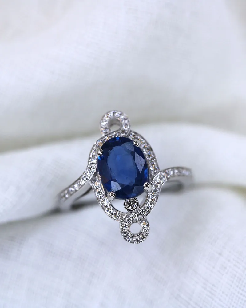 Bague en or blanc 18k - Saphir et diamants