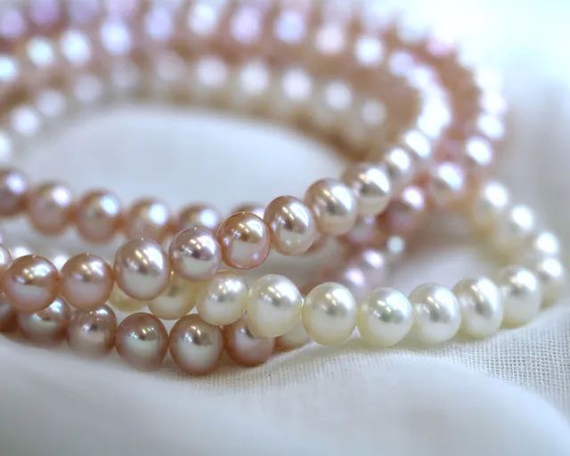 Bracelets de perles d'eau douce blanches et roses