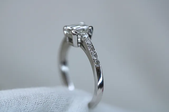 Solitaire en or blanc 18k - Diamants