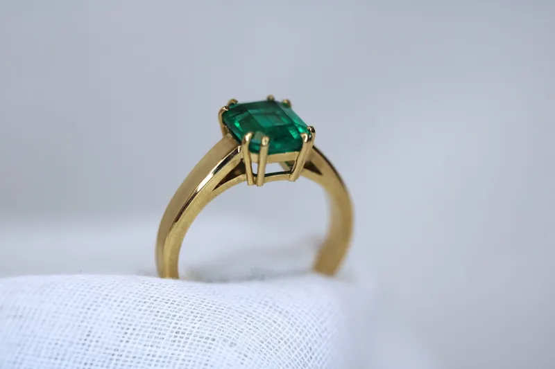 Bague en or jaune 18k - Emeraude