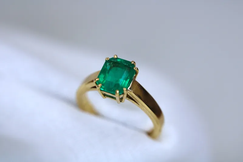 Bague en or jaune 18k - Emeraude