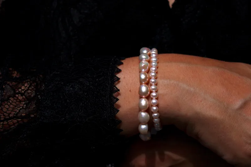 Bracelets de perles d'eau douce blanches et roses